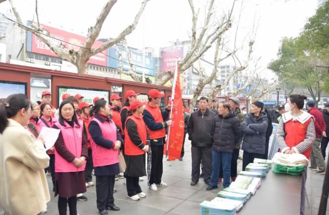 這些法，你需要知道！爭做文明先行者，共創(chuàng)九江文明城——九江市生態(tài)環(huán)境局聯(lián)合市婦聯(lián)、巾幗志愿者協(xié)會結(jié)合創(chuàng)文開展普法宣傳