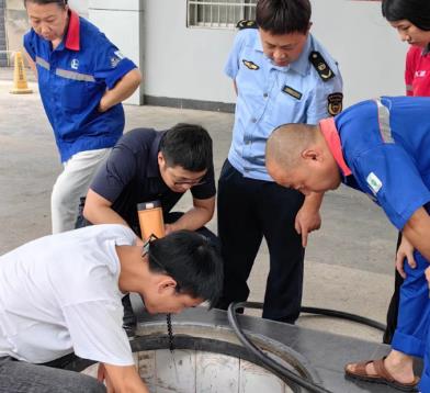 岳陽市生態(tài)環(huán)境局南湖新區(qū)分局開展油氣泄漏問題整治